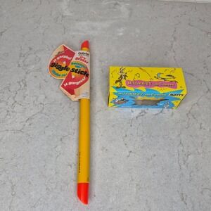 Gabriel Giggle Stick Looney Tunes Motts Mil-Looney-Um Camera Vintage Toy Bundle‎